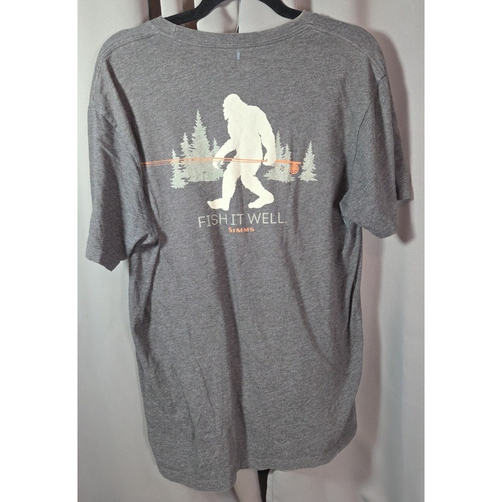 Simms Fish It Well Gray BIGFOOT / SASQUATCH Graphic Tee Shirt Medium